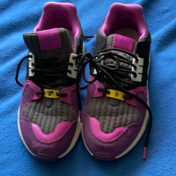 Ladies Adidas sneaker - Picture 1 of 4